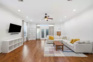 907 Lawrence St, Houston, TX 77008 - Photo 2