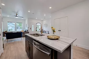 5122 Southwind St, Houston, TX 77033 - Photo 8
