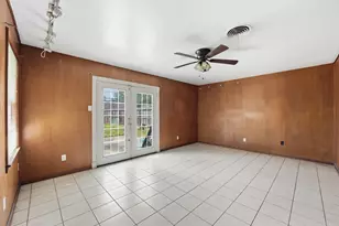 11614 Mullins Dr, Houston, TX 77035 - Photo 16