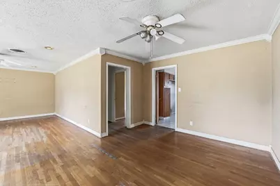 11614 Mullins Drive, Houston, TX 77035 - Photo 10