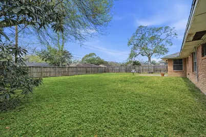 11614 Mullins Drive, Houston, TX 77035 - Photo 28