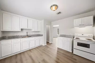 5303 Ridgeway Drive, Houston, TX 77033 - Photo 4