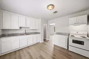 5303 Ridgeway Dr, Houston, TX 77033 - Photo 4