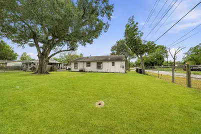 5303 Ridgeway Drive, Houston, TX 77033 - Photo 10