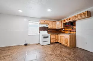 227 N Austin Dr, Angleton, TX 77515 - Photo 20