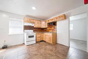 227 N Austin Dr, Angleton, TX 77515 - Photo 14