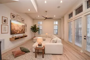 3229 Maxroy St, Houston, TX 77008 - Photo 2