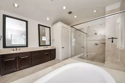 3229 Maxroy Street, Houston, TX 77008 - Photo 32