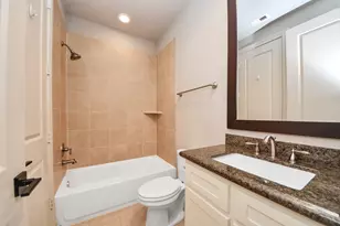 3229 Maxroy St, Houston, TX 77008 - Photo 8