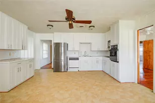 701 Blair St, West Columbia, TX 77486 - Photo 16