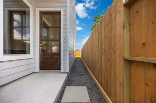 1208 E 26th St, Houston, TX 77009 - Photo 2