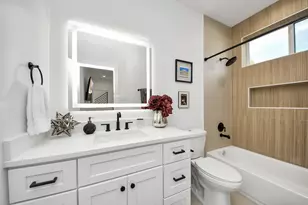 1044 W 17th St, Houston, TX 77008 - Photo 8