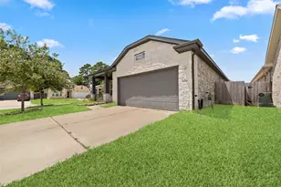 11710 Rosehall Reach Ln, Tomball, TX 77377 - Photo 4