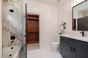 290 Apple Valley Dr, Panorama Village, TX 77304 - Photo 10