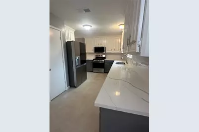 501 Cindyrella Drive, Highlands, TX 77562 - Photo 2