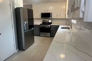 501 Cindyrella Dr, Highlands, TX 77562 - Photo 2