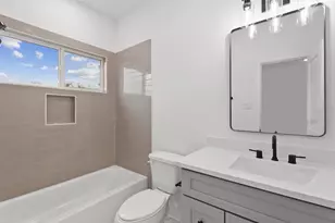 253 De Boll St, Houston, TX 77022 - Photo 24