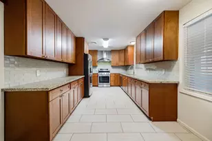 5554 Beechnut St, Houston, TX 77096 - Photo 4