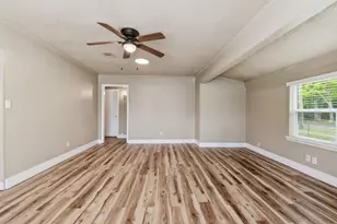 1109 E Walker St, League City, TX 77573 - Photo 10