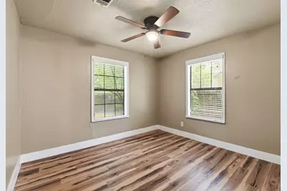 1109 E Walker Street, League City, TX 77573 - Photo 32