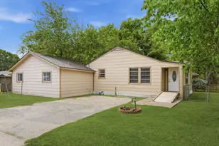 1109 E Walker St, League City, TX 77573 - Photo 2