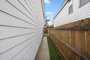 9241 Seeker St, Houston, TX 77028 - Photo 20