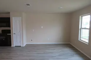120 E Ash St, Angleton, TX 77515 - Photo 2