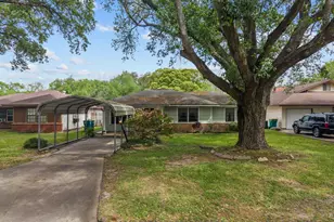 1126 Orange St, La Marque, TX 77568 - Photo 2