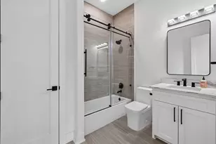 2420 Sumpter St, Houston, TX 77026 - Photo 36