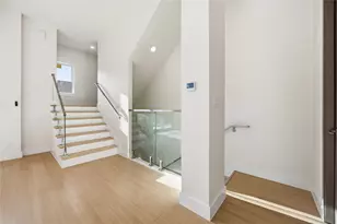 9217 Noel St, Houston, TX 77033 - Photo 10