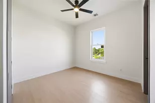 9217 Noel St, Houston, TX 77033 - Photo 8