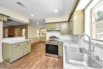 5731 Lodge Creek Drive, Houston, TX 77066 - Photo 10