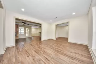 5731 Lodge Creek Dr, Houston, TX 77066 - Photo 4