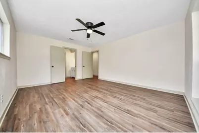 5731 Lodge Creek Drive, Houston, TX 77066 - Photo 14