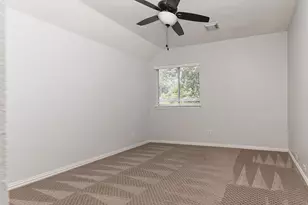27 Bluff Creek Pl, The Woodlands, TX 77382 - Photo 22