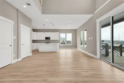 28 Cmdr Runco Lane, Taylor Lake Village, TX 77586 - Photo 6