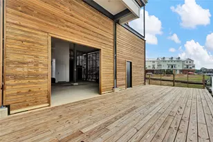 28 Cmdr. Runco Ln, Taylor Lake Village, TX 77586 - Photo 4