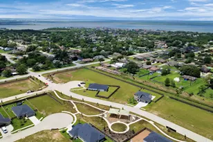 2105 Cypress Grv Dr, Texas City, TX 77590 - Photo 4