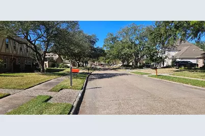11807 Chase Lake Drive, Houston, TX 77077 - Photo 4