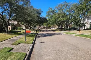 11807 Chase Lake Dr, Houston, TX 77077 - Photo 4