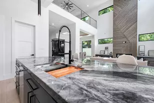 207 W 33rd St, Houston, TX 77018 - Photo 16