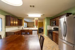 921 Sage St, Baytown, TX 77521 - Photo 12