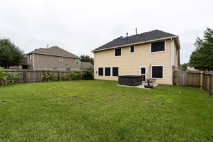 921 Sage St, Baytown, TX 77521 - Photo 34