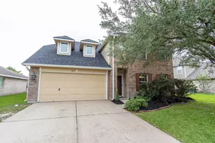 921 Sage St, Baytown, TX 77521 - Photo 2