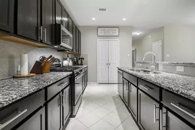 4822 Seaside Sparrow Lane, Baytown, TX 77521 - Photo 16