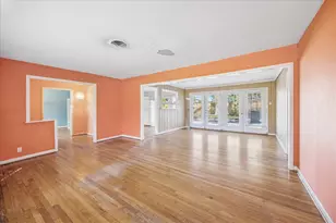 8419 Bluegate Ct, Houston, TX 77025 - Photo 2