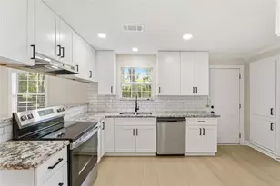 217 W Wilkins St, League City, TX 77573 - Photo 4