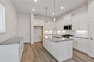 912B W 21st St, Houston, TX 77008 - Photo 10