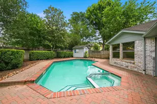 223 W New Meadows Dr, Sugar Land, TX 77479 - Photo 6