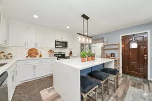 3224 Timmons Ln, Houston, TX 77027 - Photo 2